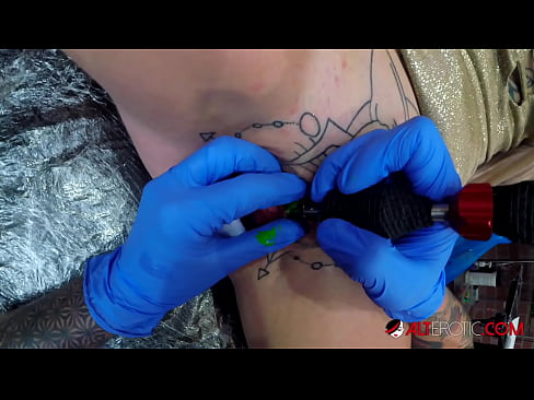 ❤️ Sully Savage, une chaudasse extrêmement tatouée, s'est fait tatouer le clitoris. ❤❌ Porno russe at fr.zhangshumeng.top ❤